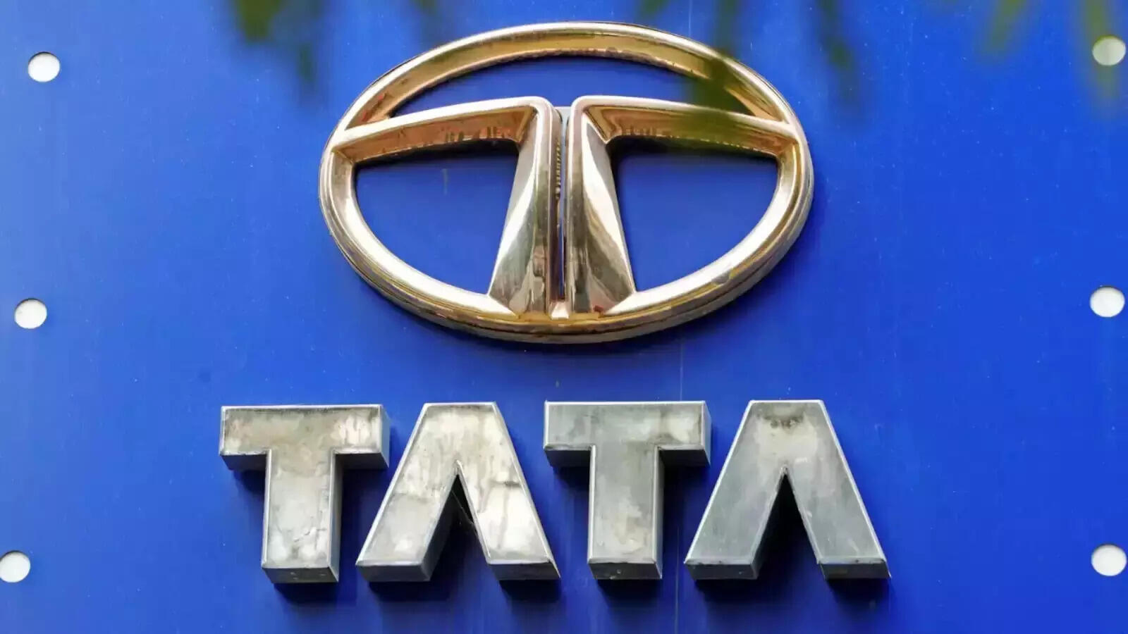 BNP Paribas gives Outperform call on Tata Motors; target price Rs 830 Jobbery Stock Market update